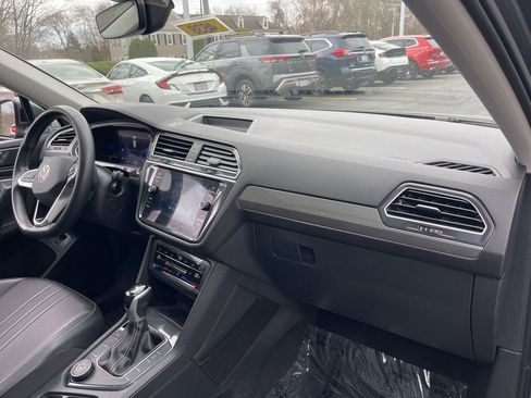 Used 2024 Volkswagen Tiguan SE AWD/4WD image 19