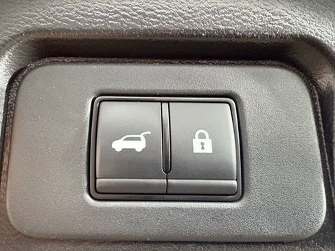 Used 2023 Nissan Rogue SL image 10