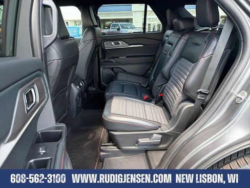 Used 2025 Ford Explorer ST-Line w/ ST-Line Street Pack AWD/4WD image 24