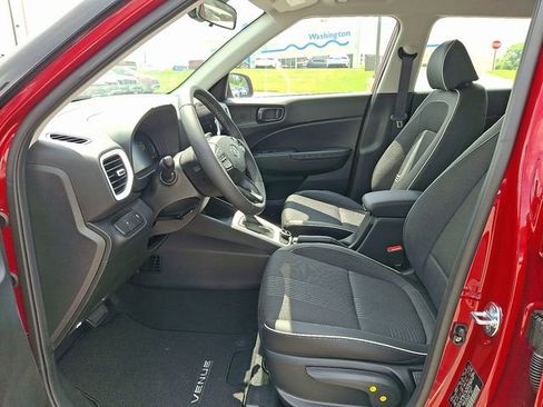 New 2025 Hyundai Venue Limited image 13