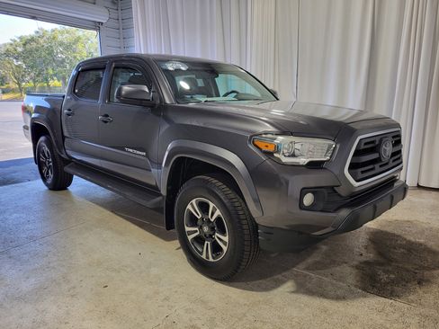 Used 2018 Toyota Tacoma SR5 image 3