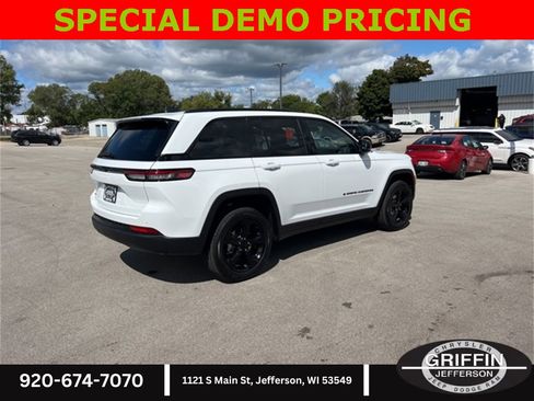 New 2025 Jeep Grand Cherokee Altitude image 9