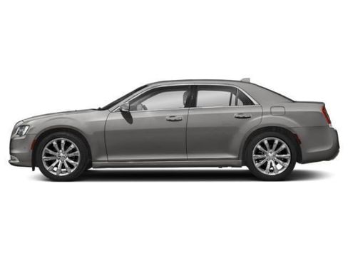 Used 2019 Chrysler 300 Touring w/ Sport Appearance Package image 2