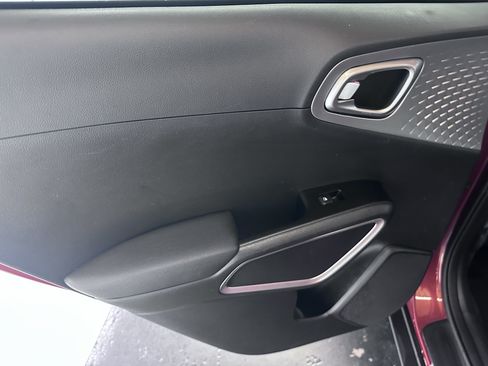 Used 2024 Kia Soul LX w/ Option Group 015 FWD image 25