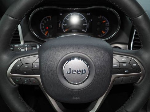 Used 2019 Jeep Grand Cherokee Altitude AWD/4WD image 29