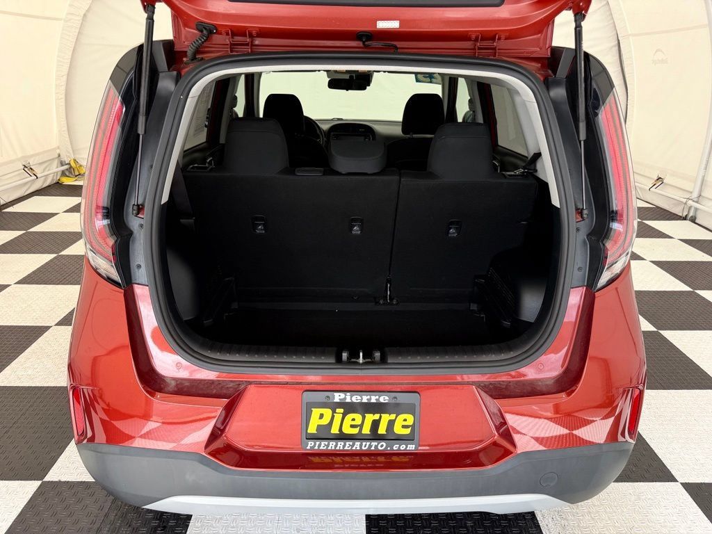 Used 2023 Kia Soul LX w/ LX Technology Package FWD image 4
