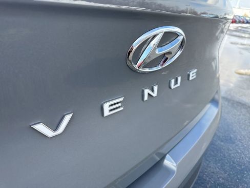 Used 2022 Hyundai Venue Limited image 14