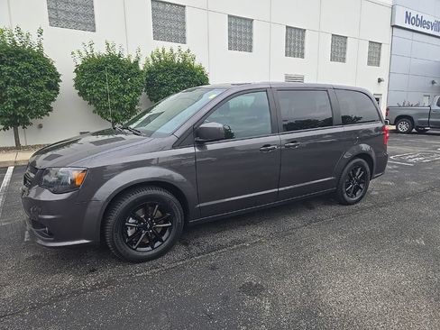 Used 2020 Dodge Grand Caravan SXT w/ Driver Convenience Group FWD image 4