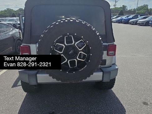 Used 2017 Jeep Wrangler Unlimited Sahara w/ Connectivity Group AWD/4WD image 17