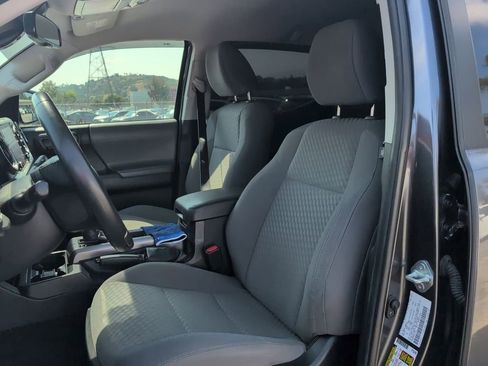 Used 2022 Toyota Tacoma SR5 RWD image 8