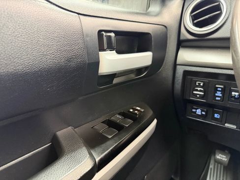 Used 2018 Toyota Tundra SR5 AWD/4WD image 21