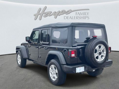 Used 2022 Jeep Wrangler Unlimited Sport AWD/4WD image 5