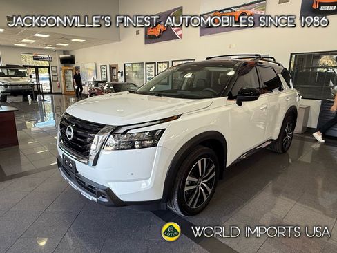Used 2025 Nissan Pathfinder Platinum image 1