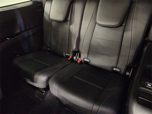 Used 2025 Mercedes-Benz GLS 450 4MATIC image 32
