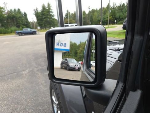 Used 2020 Jeep Wrangler Unlimited Sahara w/ Dual Top Group AWD/4WD image 24