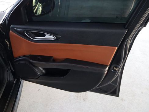Used 2017 Alfa Romeo Giulia image 39