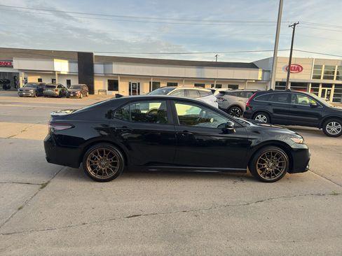 Used 2023 Toyota Camry SE image 5