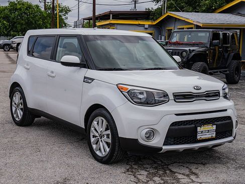 Used 2018 Kia Soul + FWD image 3
