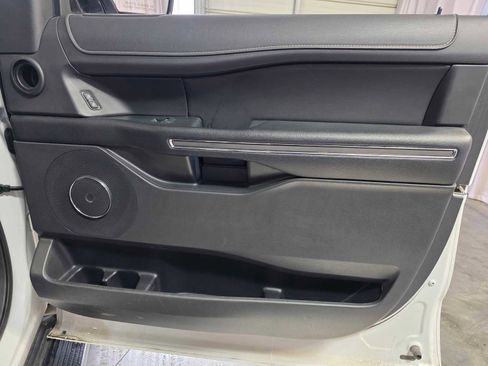 Used 2023 Ford Expedition Max XLT image 13