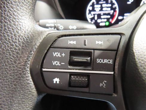Used 2025 Honda HR-V LX image 22