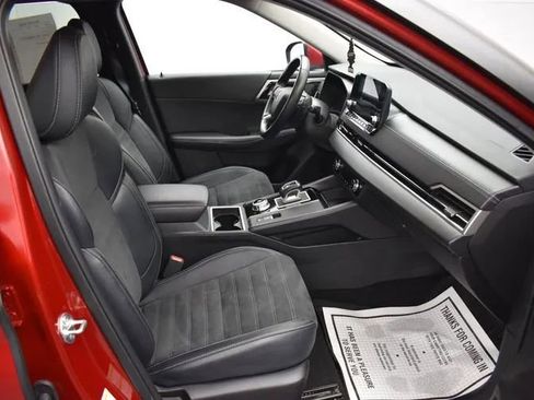 Used 2024 Mitsubishi Outlander FWD image 16