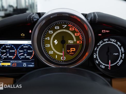 Used 2017 Ferrari California T RWD image 33