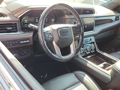 Used 2022 GMC Yukon XL Denali w/ Denali Premium Package image 2