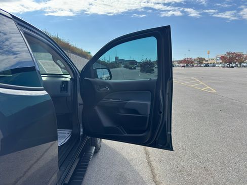 Used 2017 Chevrolet Colorado Z71 image 30