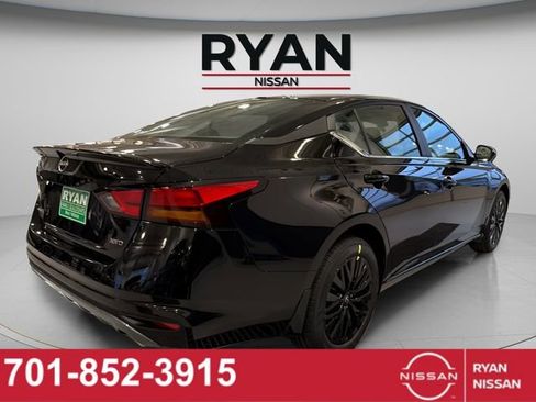 New 2026 Nissan Altima 2.5 SV w/ SV Special Edition Package AWD/4WD image 17