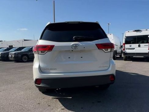 Used 2019 Toyota Highlander XLE AWD/4WD image 7