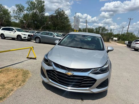 Used 2019 Chevrolet Cruze LT FWD image 2