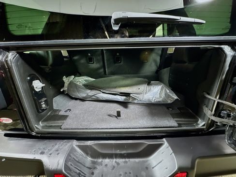 Used 2025 Jeep Wrangler Unlimited Sahara w/ Safety Group image 29