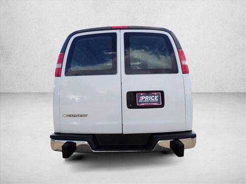 Used 2019 Chevrolet Express 2500 w/ Driver Convenience Package RWD image 3