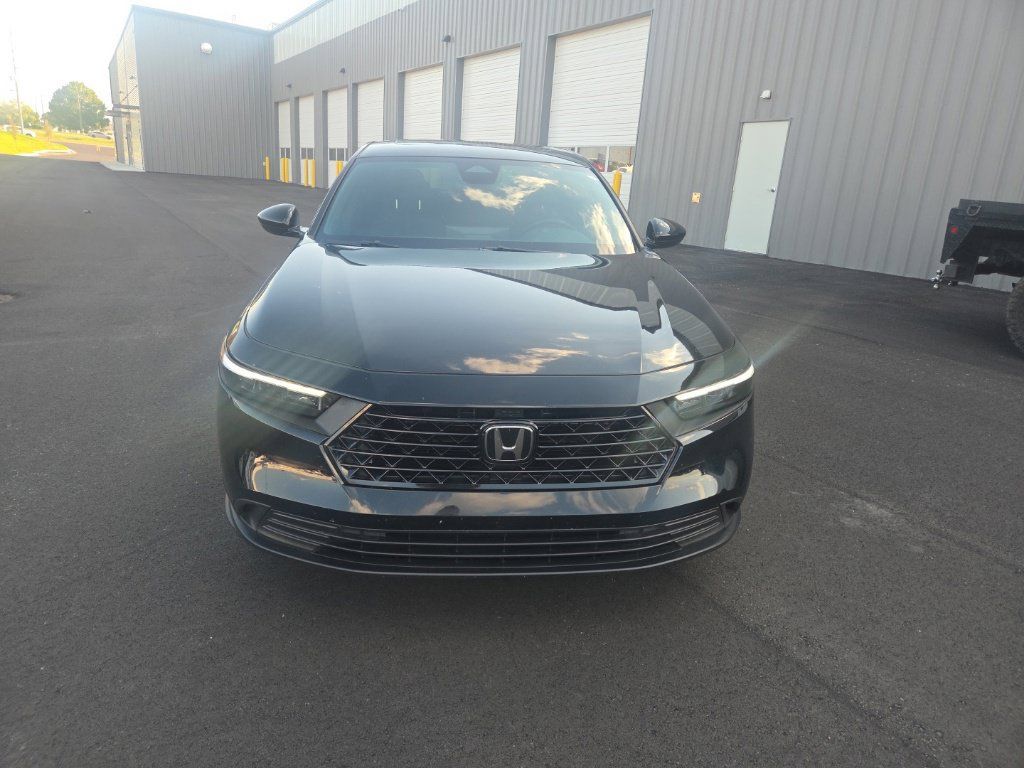 Used 2025 Honda Accord Sport image 2