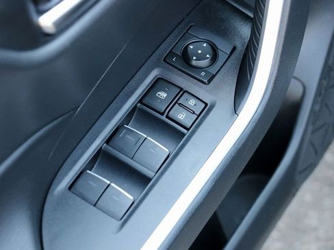 Used 2024 Toyota RAV4 SE image 17