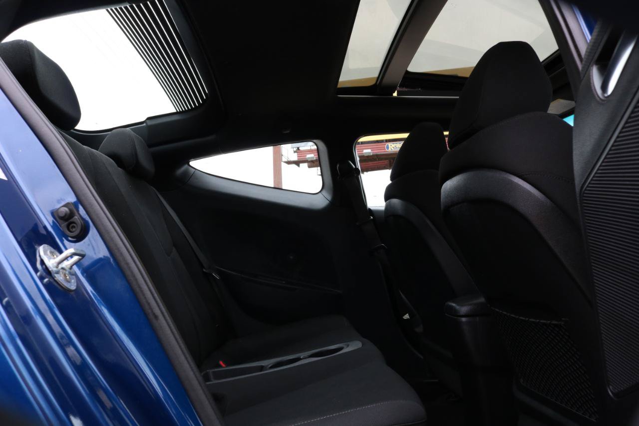 Used 2017 Hyundai Veloster Value Edition FWD image 33