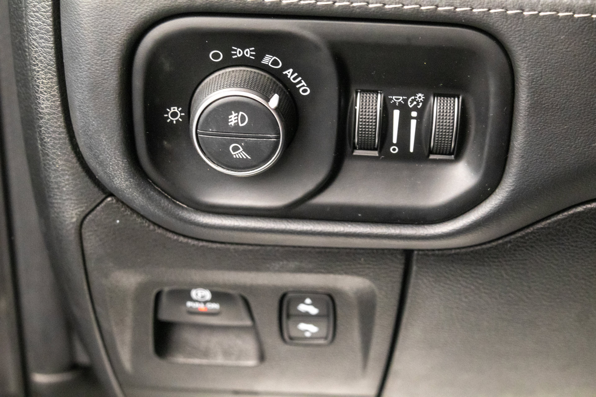 Used 2022 RAM 1500 Limited w/ Body Color Bumper Group AWD/4WD image 18