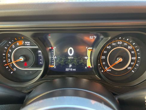 Used 2025 Jeep Wrangler Sahara image 40