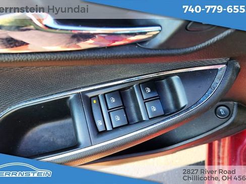 Used 2018 Chevrolet Cruze LT w/ Convenience Package FWD image 9