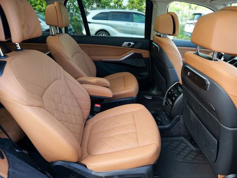 Used 2025 BMW X7 xDrive40i w/ Premium Package AWD/4WD image 35
