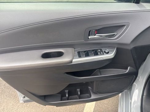 Used 2024 Toyota Sienna XLE Woodland Edition image 10