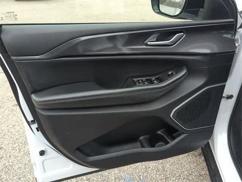 Used 2021 Jeep Grand Cherokee L Laredo image 22