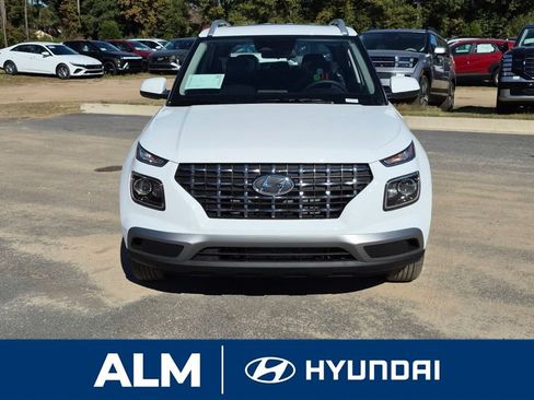 New 2026 Hyundai Venue SEL FWD image 3