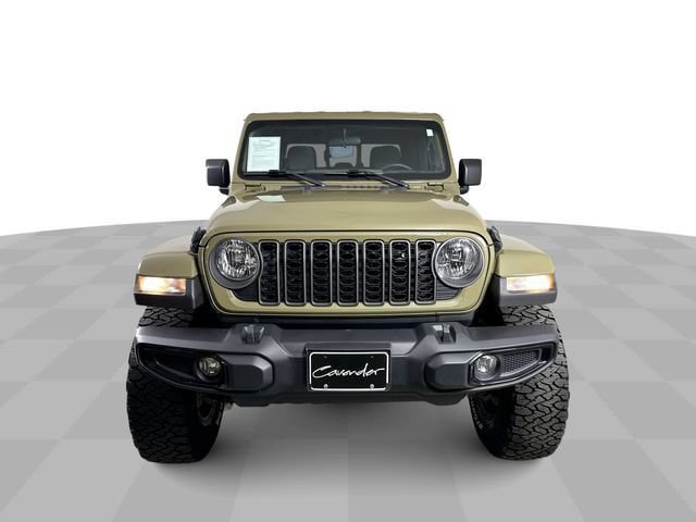 Used 2025 Jeep Gladiator Sport AWD/4WD image 3