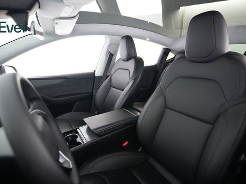 Used 2026 Tesla Model Y Long Range RWD image 4