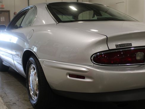 Used 1999 Buick Riviera Supercharged Coupe FWD image 28