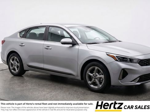 Used 2025 Kia K4 LXS image 1