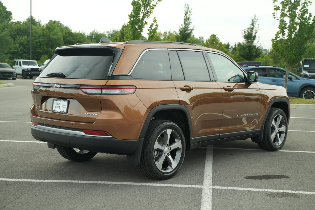 New 2026 Jeep Grand Cherokee Limited w/ MOPAR Finishing Package AWD/4WD image 7