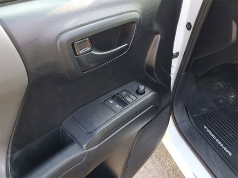 Used 2019 Toyota Tacoma SR5 image 10
