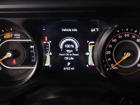 Used 2025 Jeep Wrangler Sahara image 4